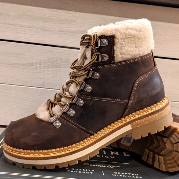 Alpine Casual Boots - Picture 1 of 3